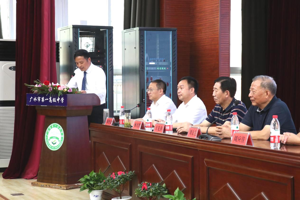 湖北廣建董事長(zhǎng)李厚榮一行參加市一中愛(ài)心圖書館揭牌活動(dòng)