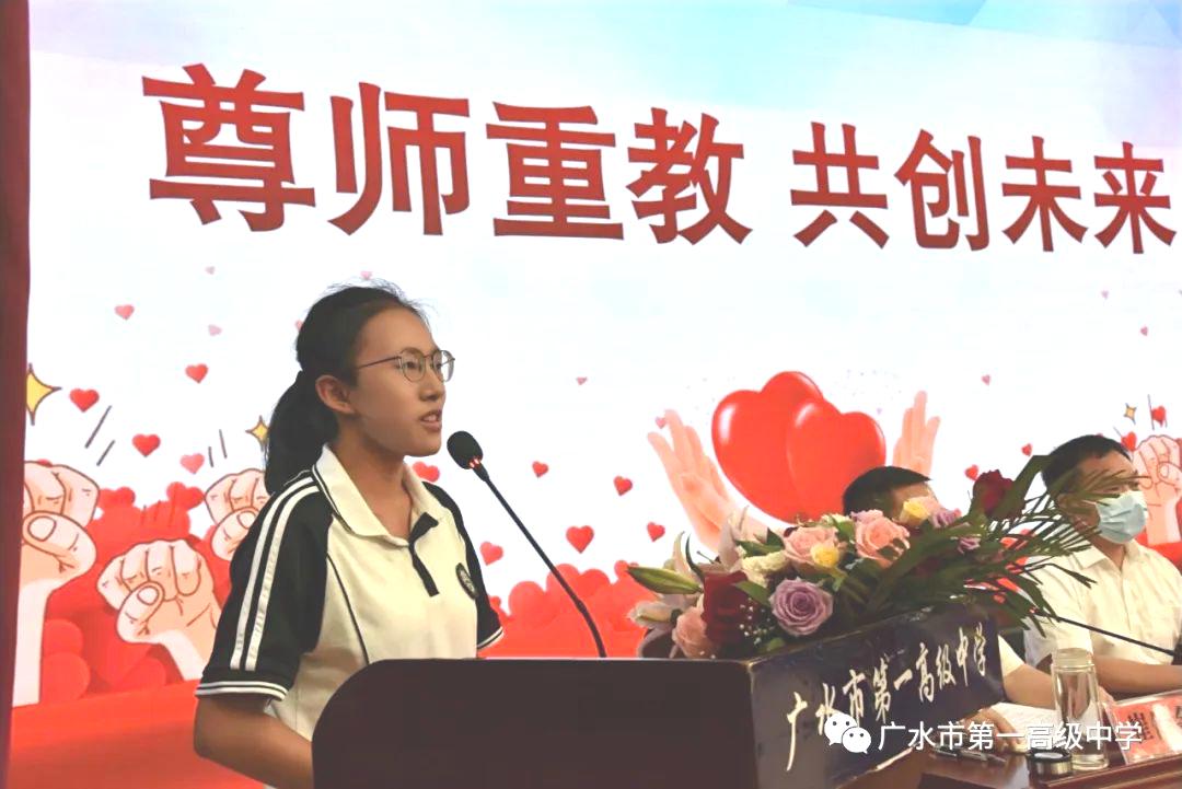 湖北廣建董事長(zhǎng)李厚榮一行參加市一中愛(ài)心圖書館揭牌活動(dòng)